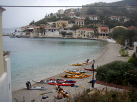 θαλάσσια καγιάκ στην παραλία της Άσσου