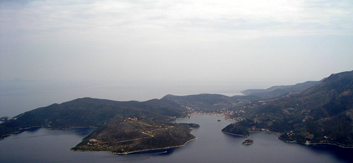 Βαθύ και κόλπος Σκίνου, νότια Ιθάκη - θέα από μονή Καθαρών